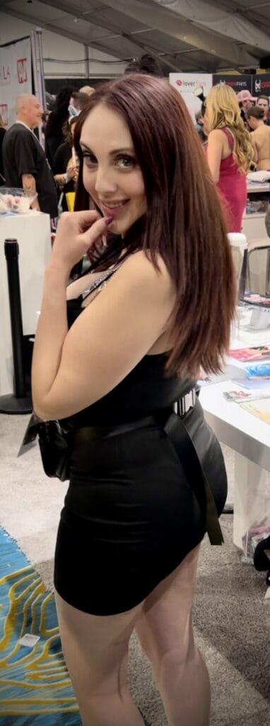 Nickey-Huntsman-looking-over-shoulder-AVN-LasVegas